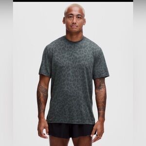 Lululemon Men’s “Metal Vent Tech” Relaxed Short Sleeve (S)